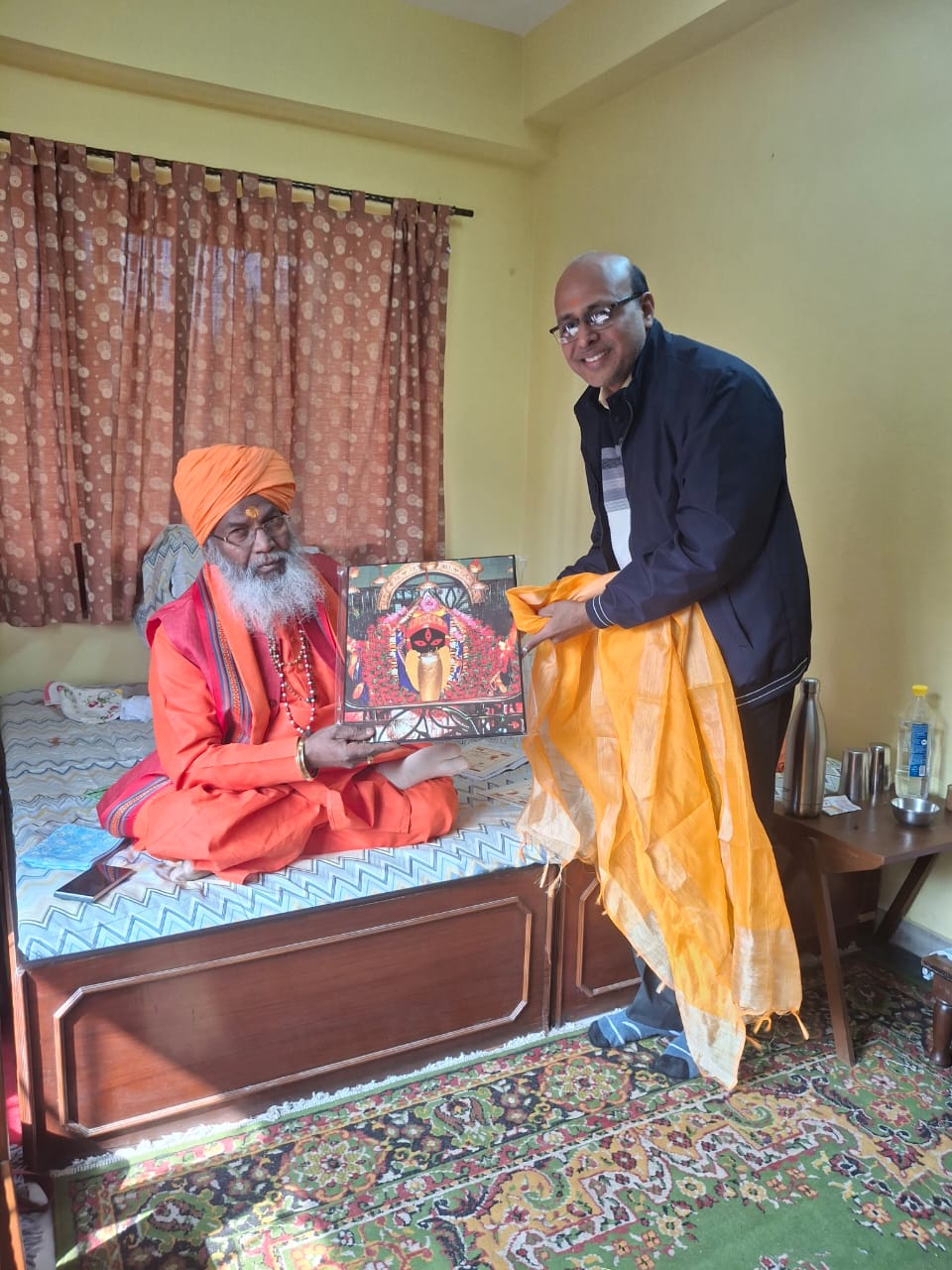 कालीघाट शक्तिपीठ सेवा समिति के अध्यक्ष शंभुनाथ बरनवाल ने साक्षी महाराज